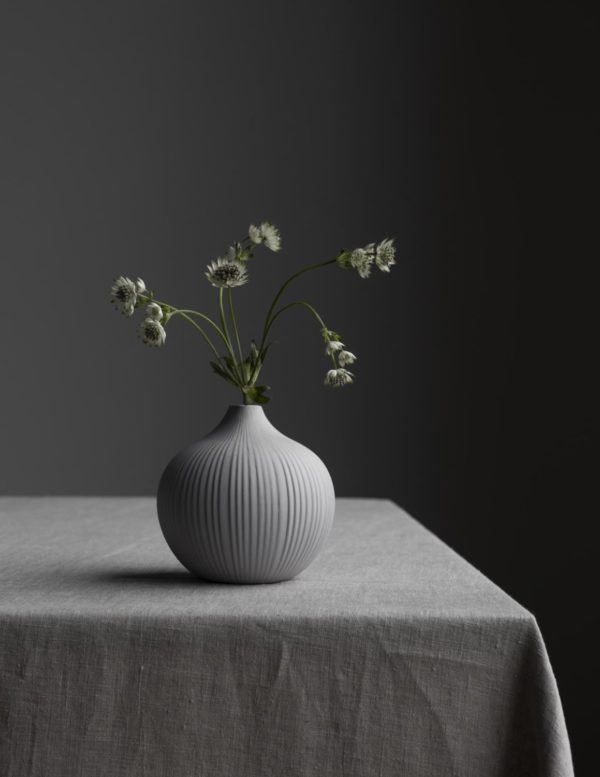 Frøbacken, Grå riflet vase