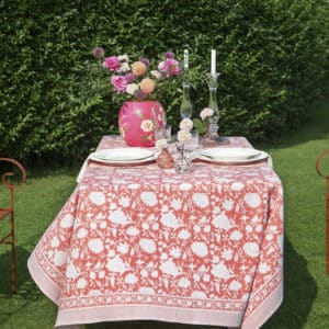 Duk med Indian Rose-trykk i Lantana Rose 150 x 230cm