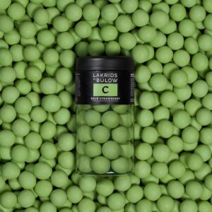 C - Sour strawberry Lakris med Sjokolade 125 gr