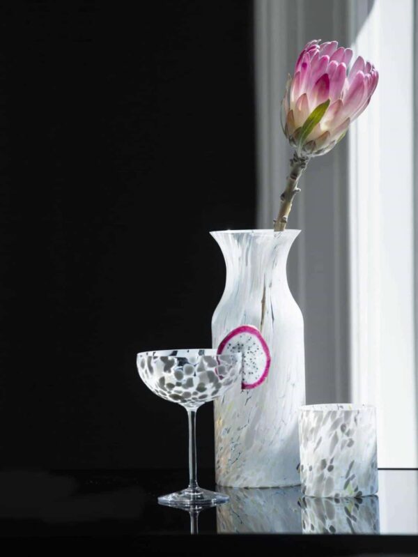SWIRL KARAFFEL VASE 1,4 L HVIT MAGNOR GLASSVERK