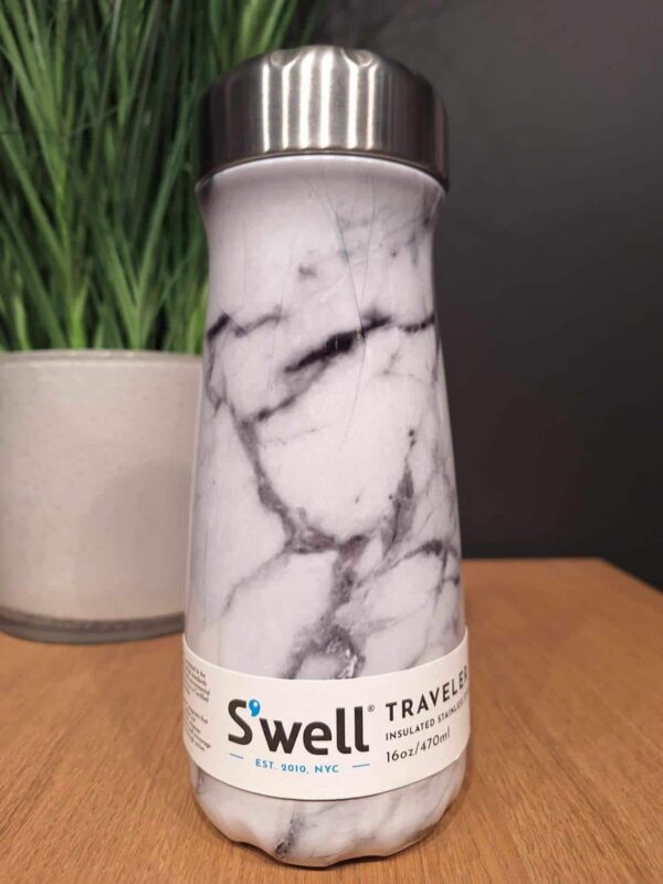 TRAVELER WHITE MARBLE 470 ML SWELL