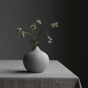 Frøbacken, Grå riflet vase