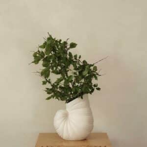 Shell vase – off white