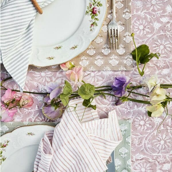 Margerita duk i Fuchsia Rose 150 x 230cm