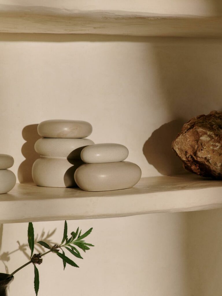 Pebble Box, Medium