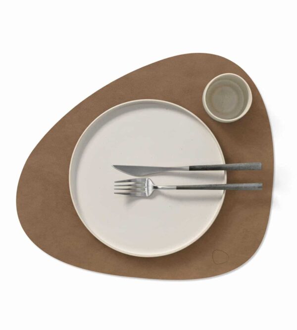 CURVE SPISEBRIKKE NUPO BRUN 37X44 CM