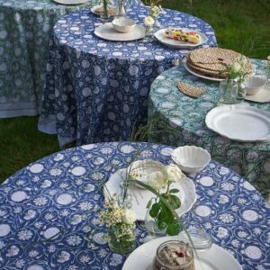 Duk med Tangier Granateple-trykk i Blå 170 x 270cm