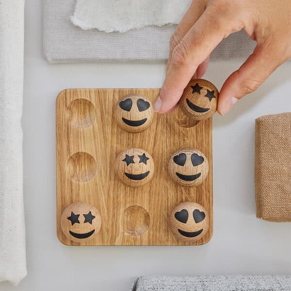 Tre på Rad, Emoji
