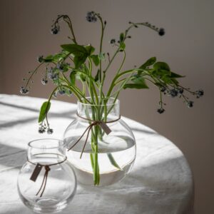 Rund glassvase d13 h14 lærrem