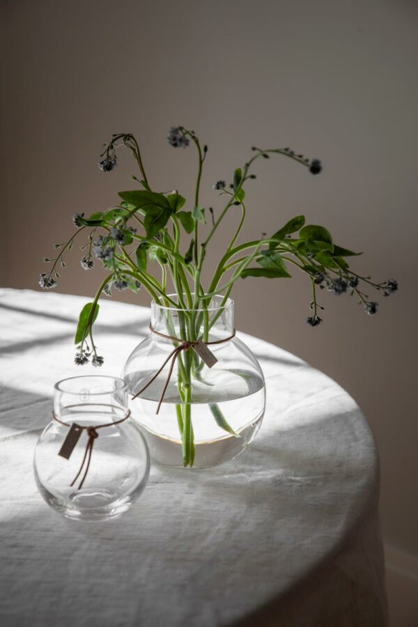 Rund glassvase d13 h14 lærrem