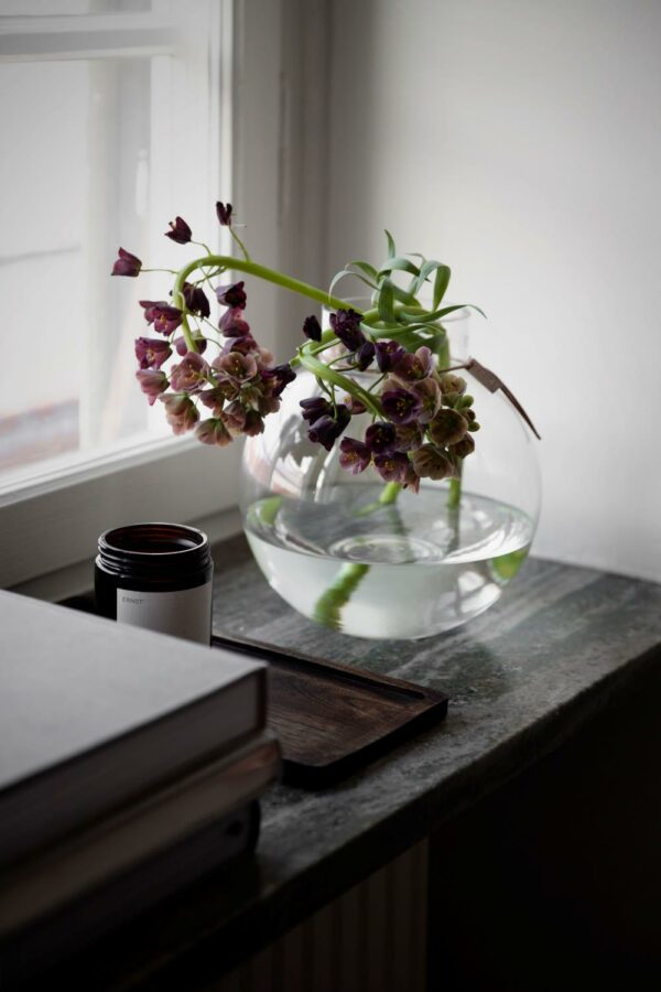 Rund glassvase d21 H22 lærrem