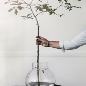 Rund glassvase, D29 H30, lærrem