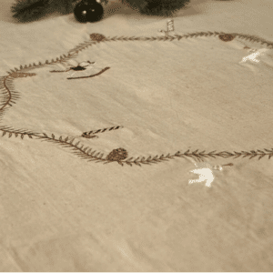 Rund Juleduk med vakre, klassiske julebroderier