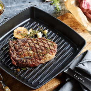 AMERICAN GRILL 26X26 SORT STAUB