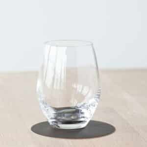 Serene Circle-glassbrikke i skinn, 10 cm hasselnøtt