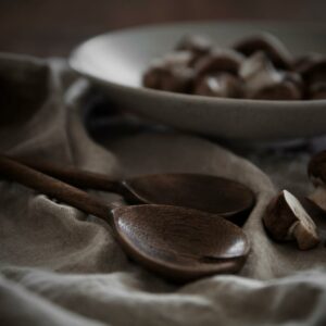 Salatbestikk i tre, mørkebrunt